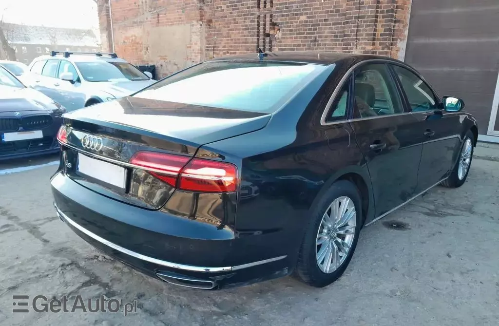 AUDI A8 
