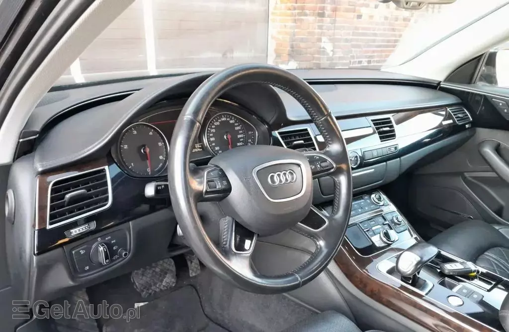 AUDI A8 