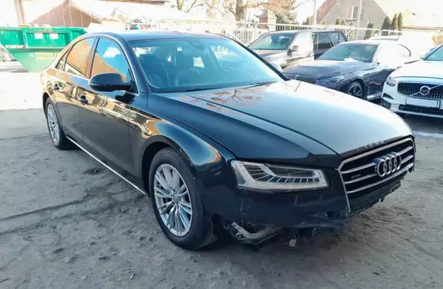AUDI A8 