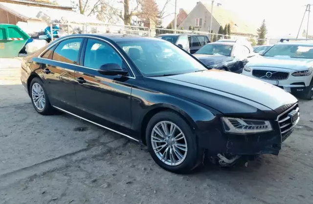 AUDI A8 