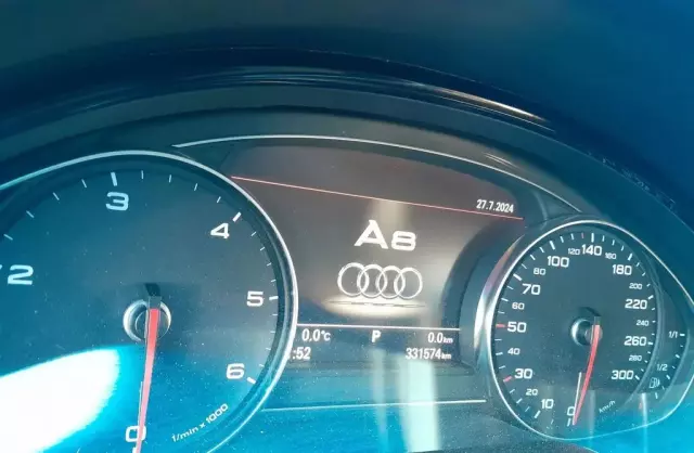 AUDI A8 