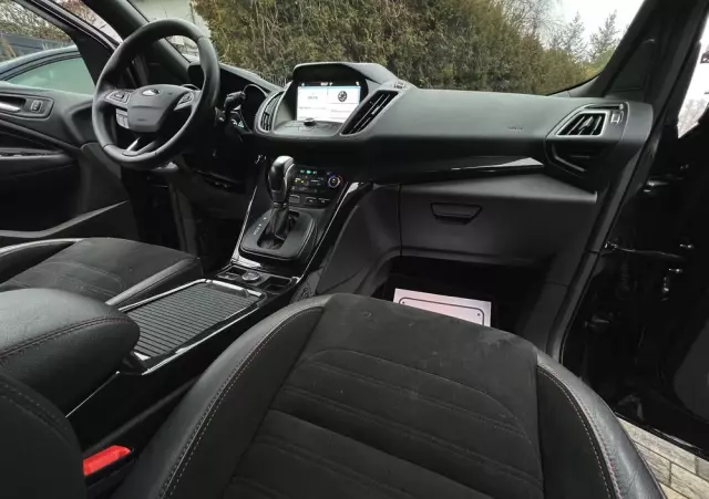 FORD Kuga 2.0 TDCi 4x4 ST-Line