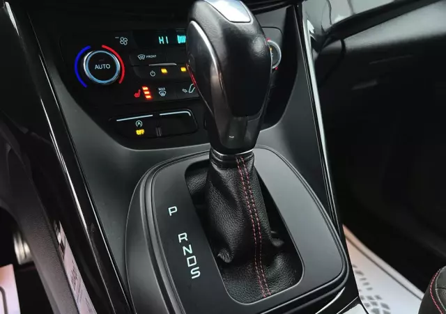 FORD Kuga 2.0 TDCi 4x4 ST-Line