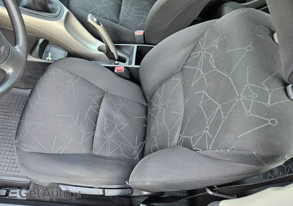 TOYOTA Auris 1.33 VVT-i Luna