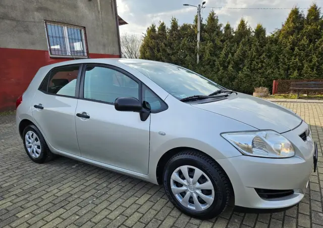 TOYOTA Auris 1.33 VVT-i Luna