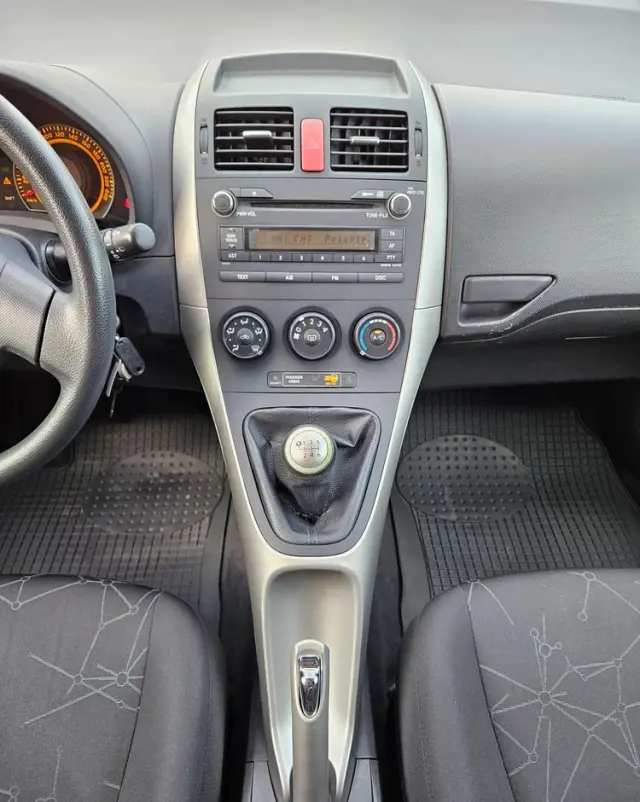 TOYOTA Auris 1.33 VVT-i Luna