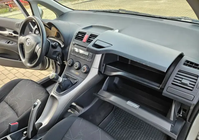 TOYOTA Auris 1.33 VVT-i Luna