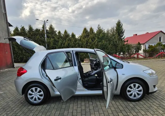 TOYOTA Auris 1.33 VVT-i Luna