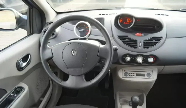 RENAULT Twingo 