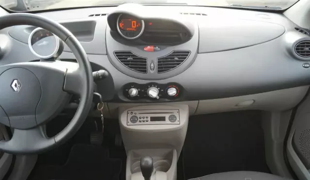 RENAULT Twingo 