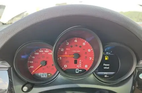 PORSCHE Macan 