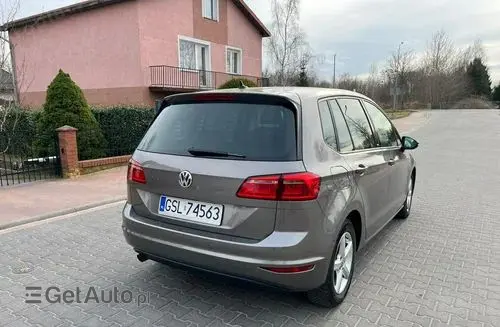 VOLKSWAGEN Golf Sportsvan 