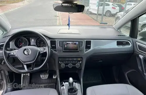 VOLKSWAGEN Golf Sportsvan 