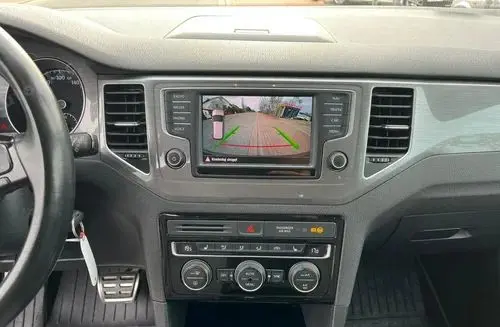 VOLKSWAGEN Golf Sportsvan 