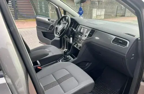 VOLKSWAGEN Golf Sportsvan 