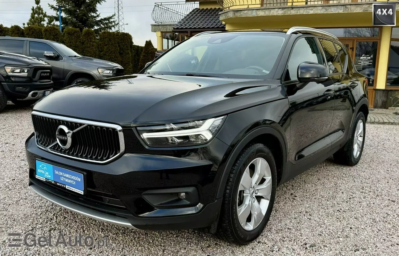 VOLVO XC 40 D3 AWD Momentum Pro