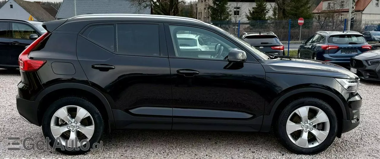 VOLVO XC 40 D3 AWD Momentum Pro