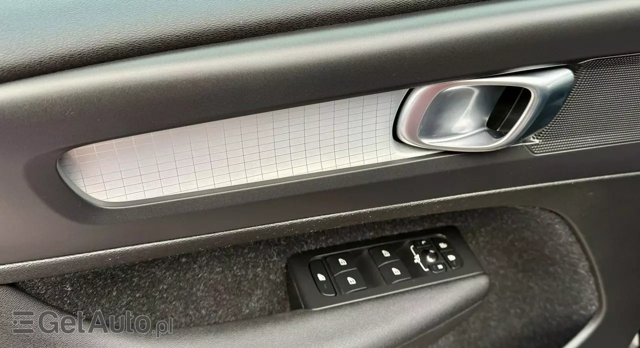 VOLVO XC 40 D3 AWD Momentum Pro