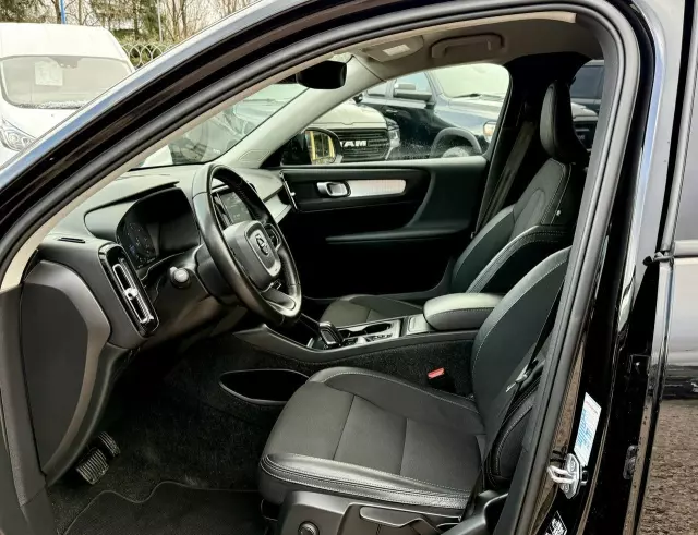 VOLVO XC 40 D3 AWD Momentum Pro