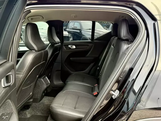 VOLVO XC 40 D3 AWD Momentum Pro