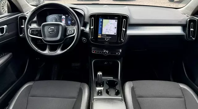 VOLVO XC 40 D3 AWD Momentum Pro