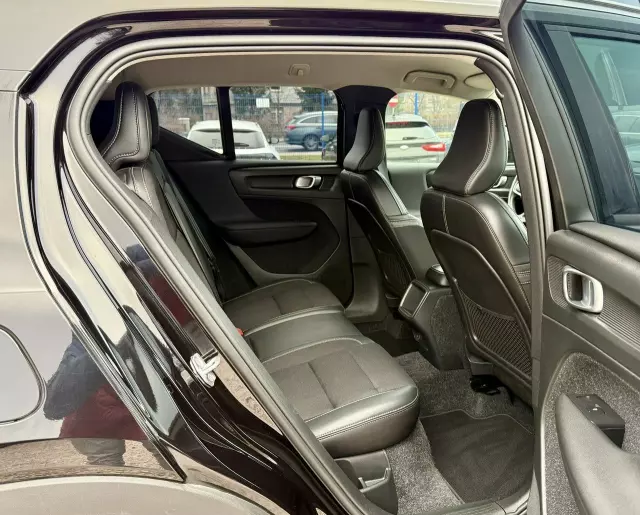 VOLVO XC 40 D3 AWD Momentum Pro