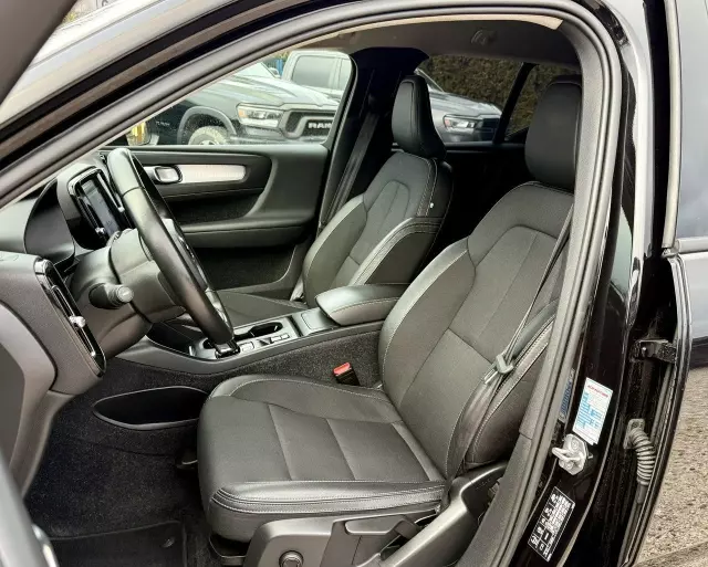 VOLVO XC 40 D3 AWD Momentum Pro