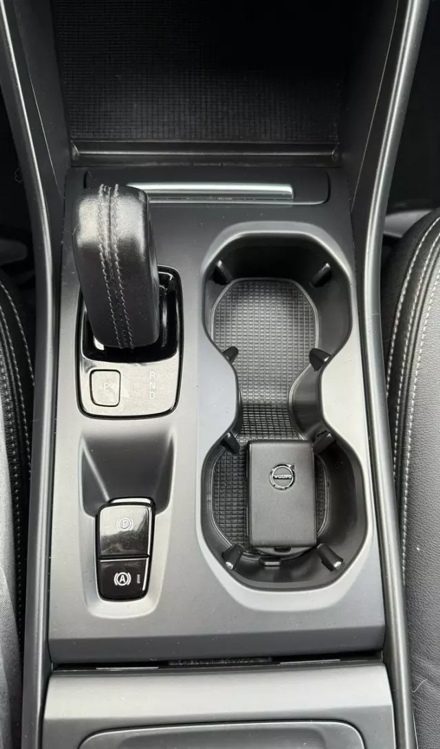 VOLVO XC 40 D3 AWD Momentum Pro