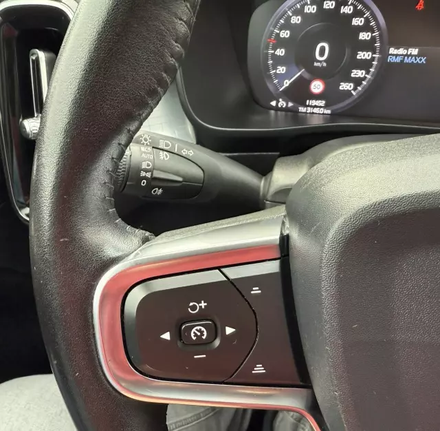 VOLVO XC 40 D3 AWD Momentum Pro