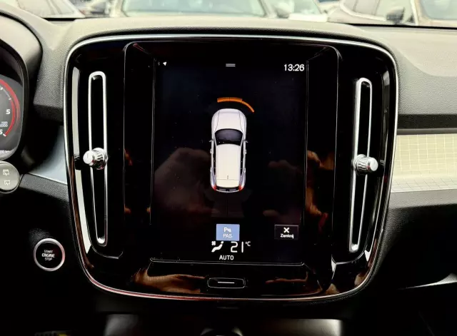 VOLVO XC 40 D3 AWD Momentum Pro