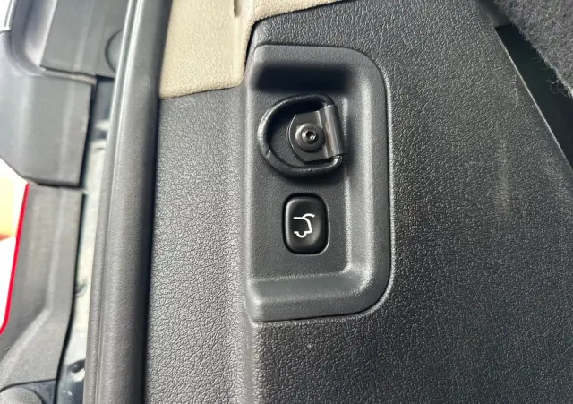 JEEP Commander 5.7 V8 HEMI Automatik Limited