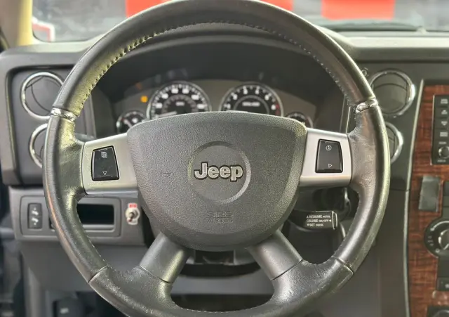 JEEP Commander 5.7 V8 HEMI Automatik Limited