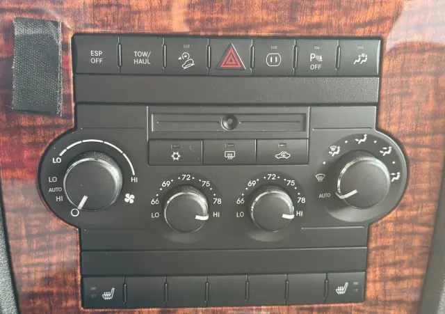 JEEP Commander 5.7 V8 HEMI Automatik Limited