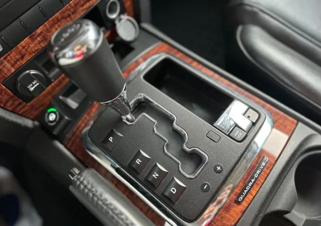 JEEP Commander 5.7 V8 HEMI Automatik Limited