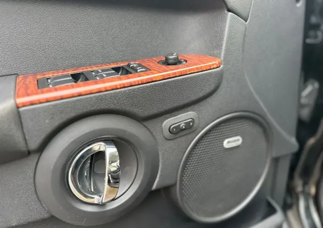 JEEP Commander 5.7 V8 HEMI Automatik Limited