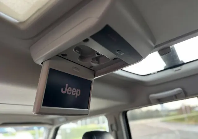 JEEP Commander 5.7 V8 HEMI Automatik Limited