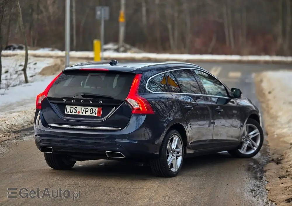 VOLVO V60 D6 AWD Plug-in Hybrid Summum