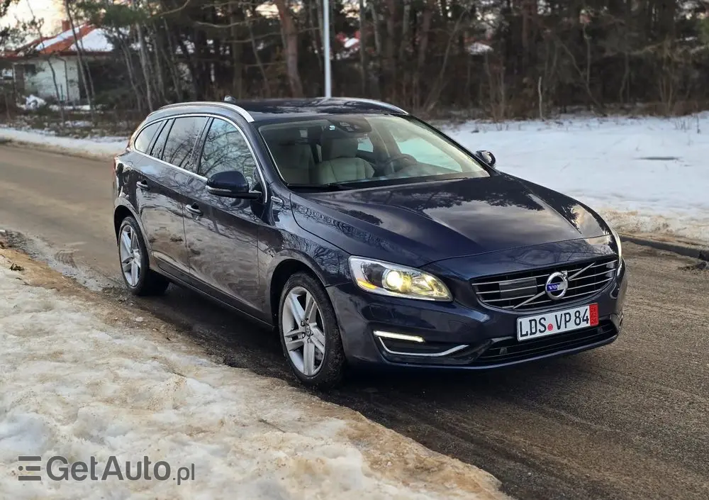 VOLVO V60 D6 AWD Plug-in Hybrid Summum