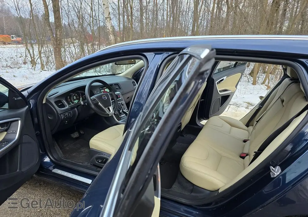 VOLVO V60 D6 AWD Plug-in Hybrid Summum