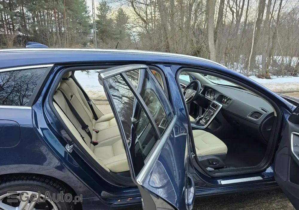 VOLVO V60 D6 AWD Plug-in Hybrid Summum