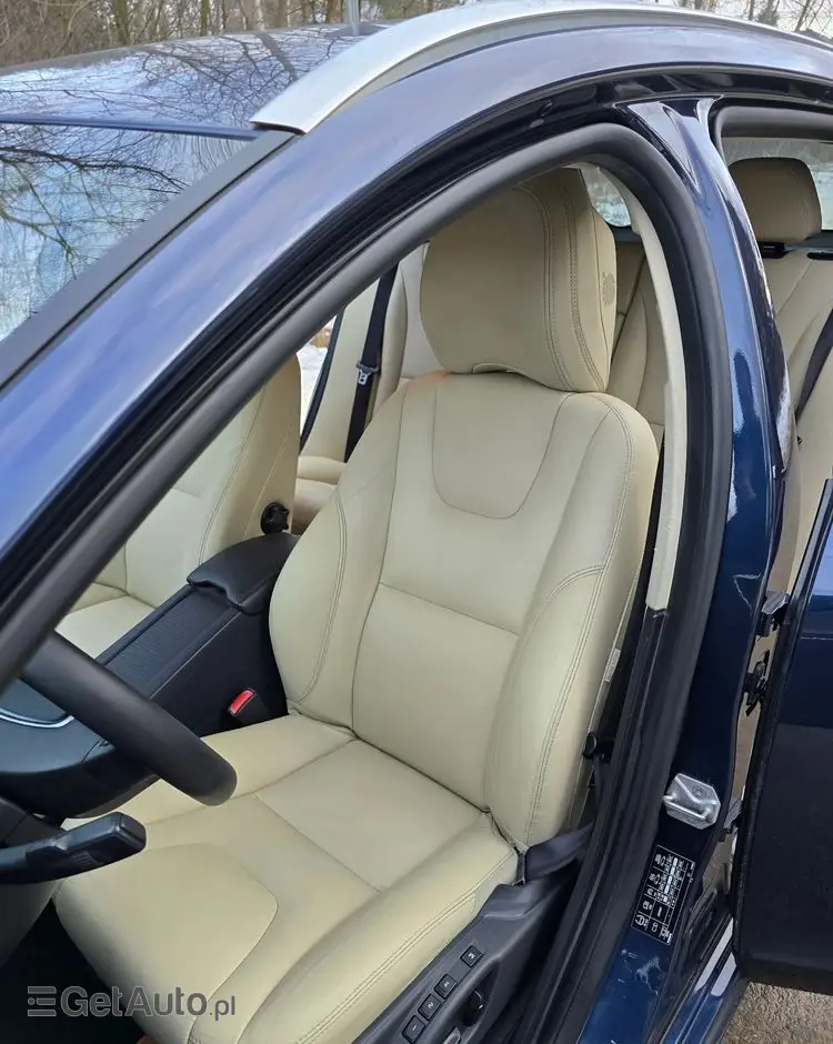 VOLVO V60 D6 AWD Plug-in Hybrid Summum