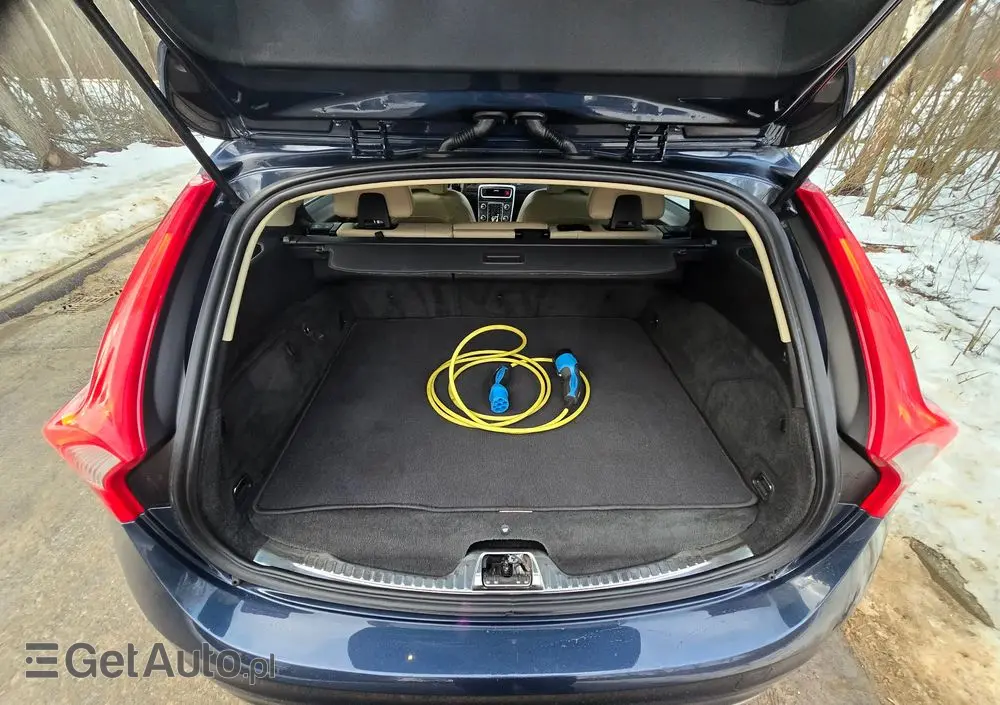 VOLVO V60 D6 AWD Plug-in Hybrid Summum