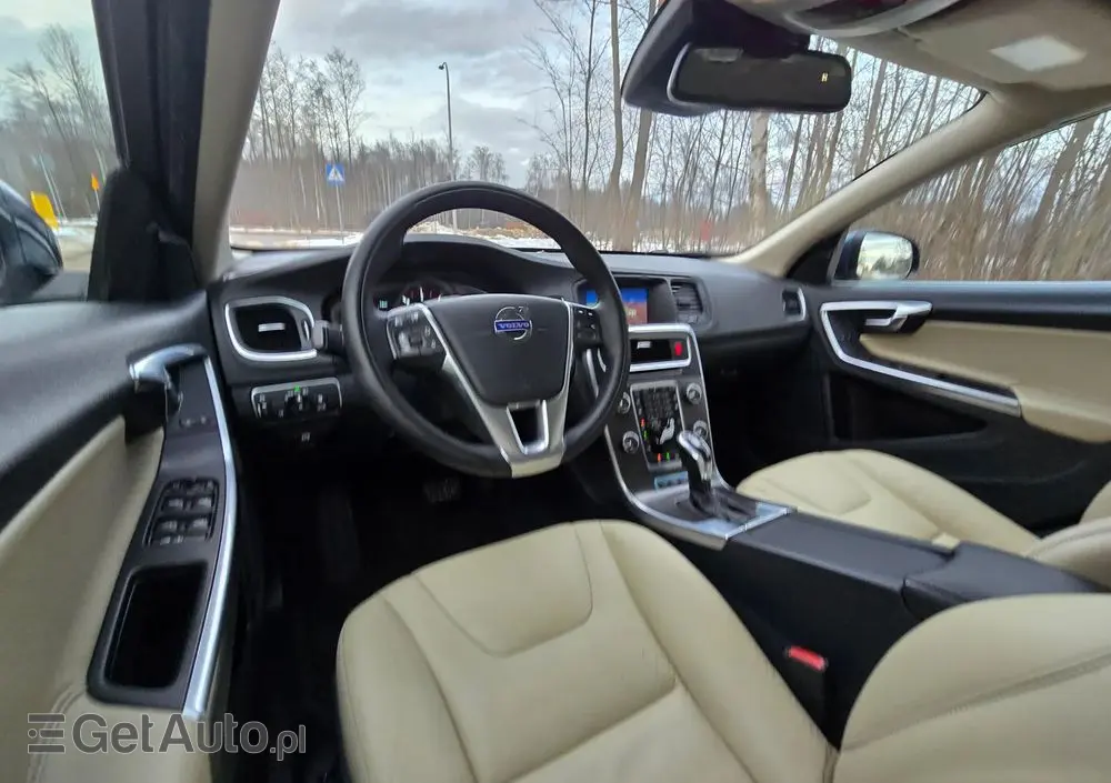 VOLVO V60 D6 AWD Plug-in Hybrid Summum