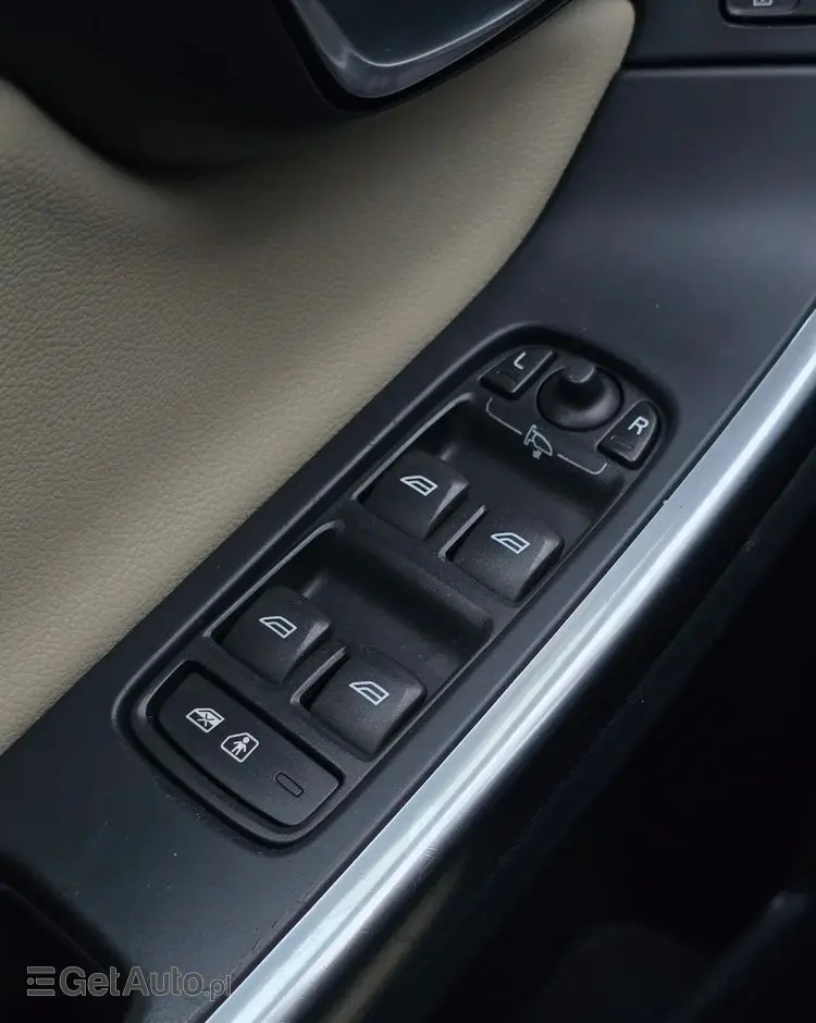 VOLVO V60 D6 AWD Plug-in Hybrid Summum