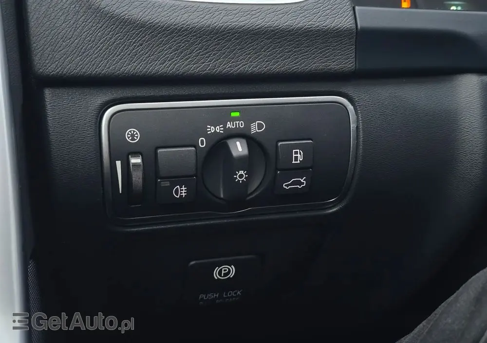 VOLVO V60 D6 AWD Plug-in Hybrid Summum