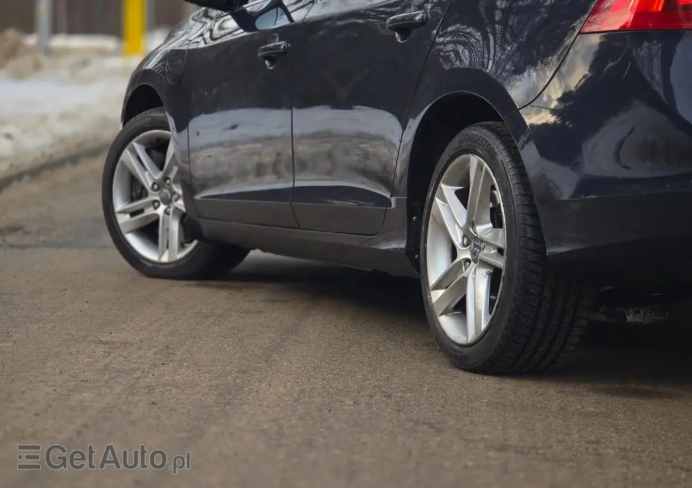 VOLVO V60 D6 AWD Plug-in Hybrid Summum