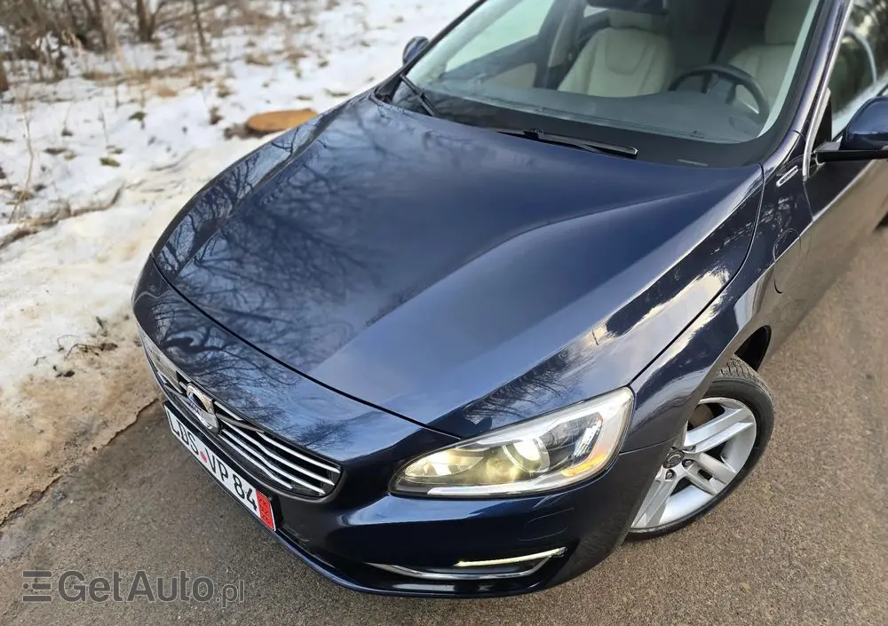 VOLVO V60 D6 AWD Plug-in Hybrid Summum
