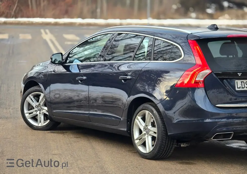 VOLVO V60 D6 AWD Plug-in Hybrid Summum