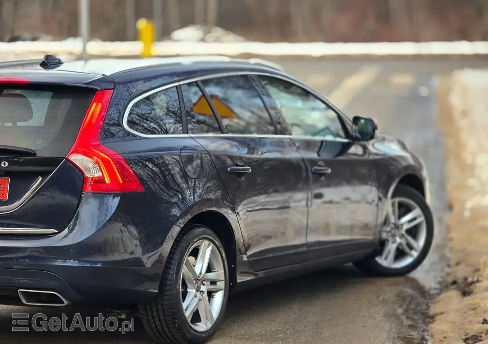VOLVO V60 D6 AWD Plug-in Hybrid Summum
