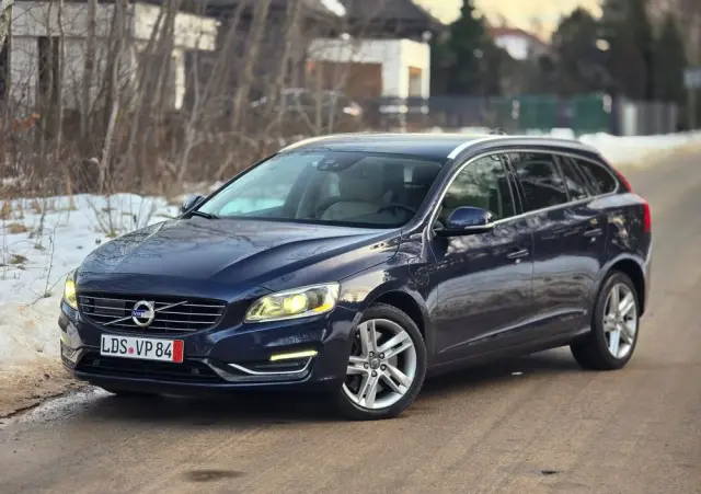 VOLVO V60 D6 AWD Plug-in Hybrid Summum